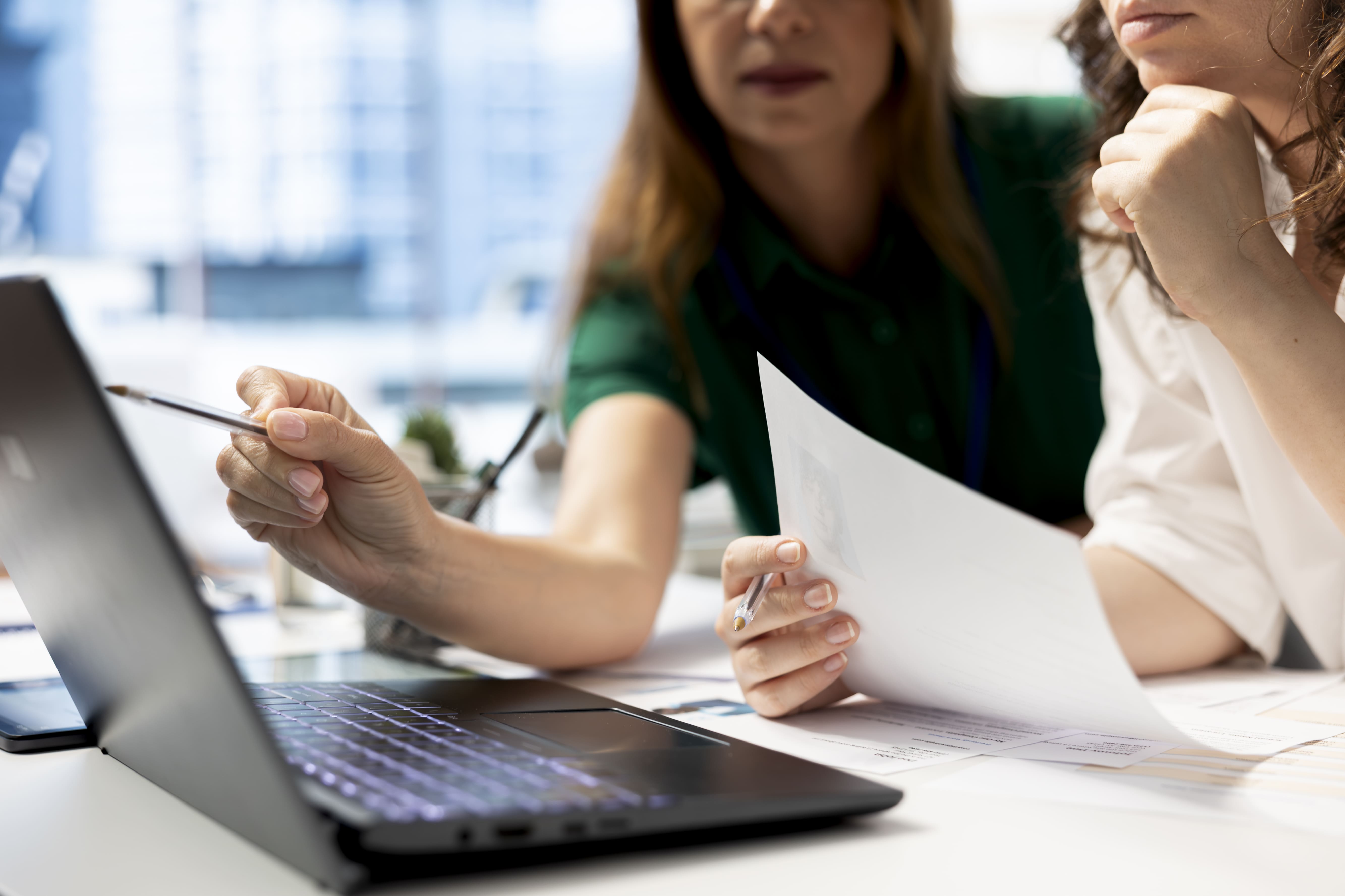 Tout savoir pour bien gérer sa comptabilité quand on est kiné libéral : URSSAF, CARPIMKO, impôts, rétrocession, régime,…